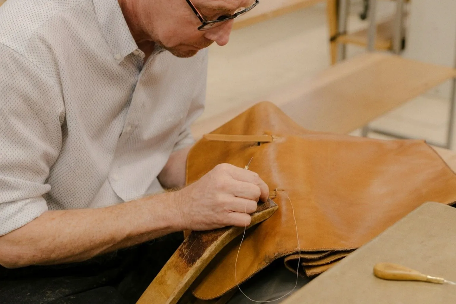 Hermès face à la Bourse : Axel Dumas privilégie l'artisanat au tumulte financier