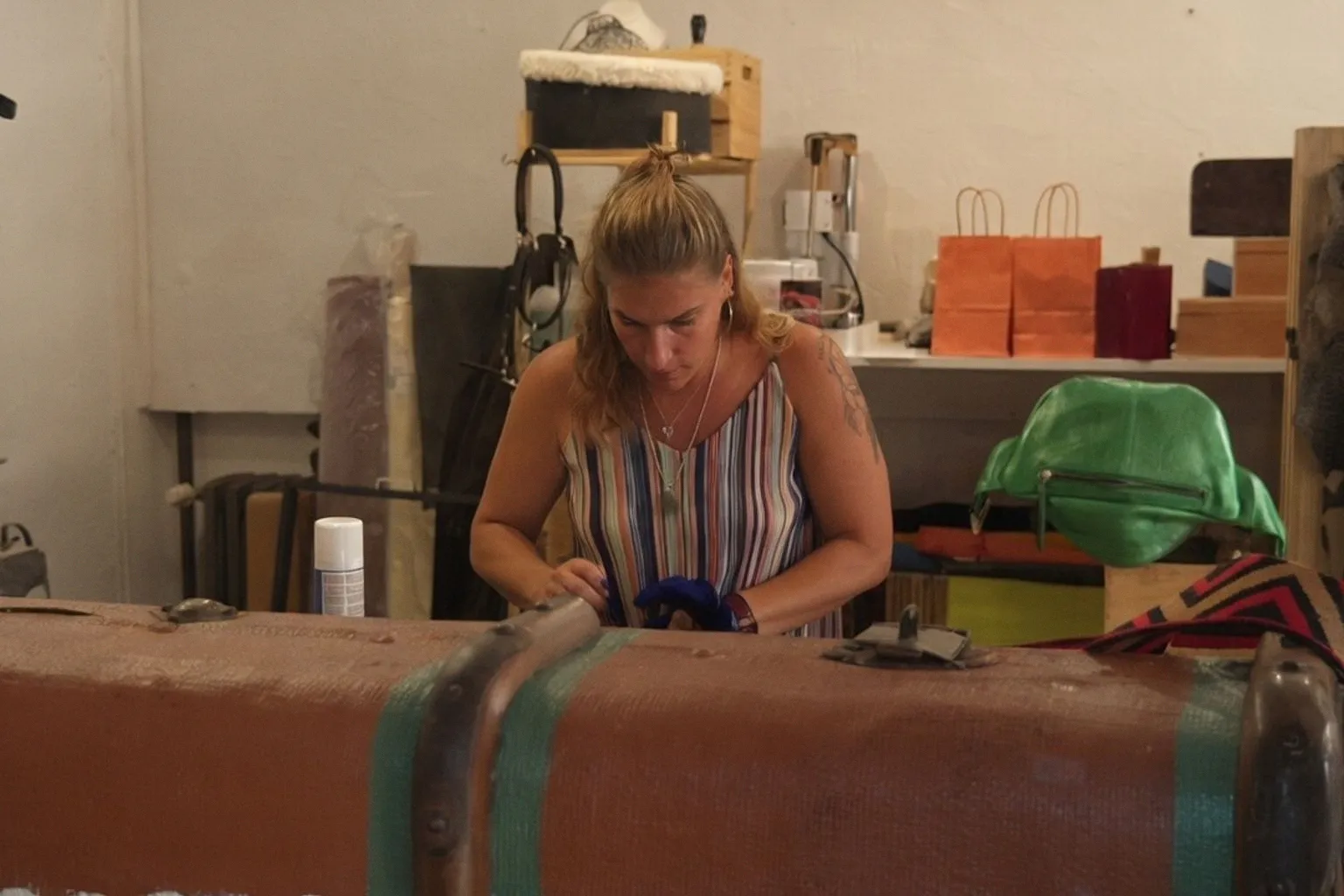Initiez-vous à la maroquinerie artisanale avec Kuut à La Grenze