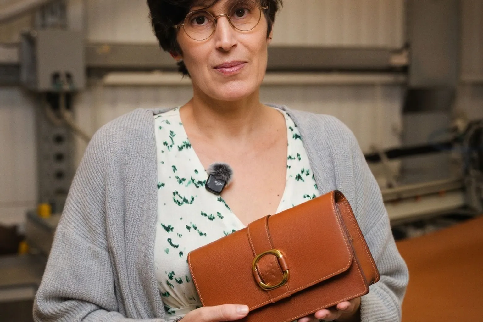 Le nouveau sac Clash de Cartier : expertise technique sur le cuir patinable