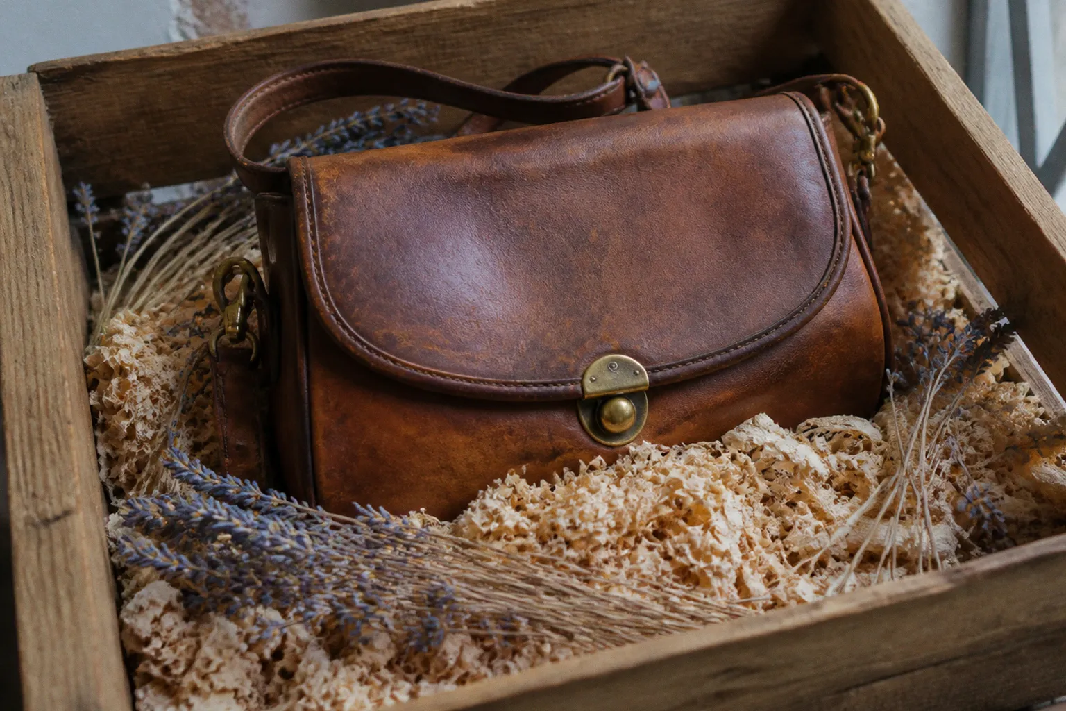 Odeur de renfermé sur un sac vintage : l'astuce express